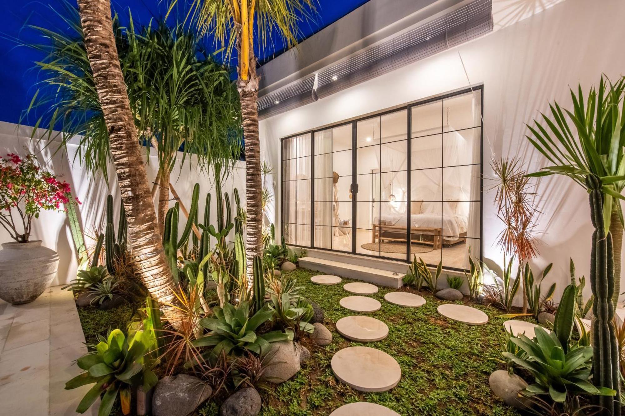 Villa Serenity, *