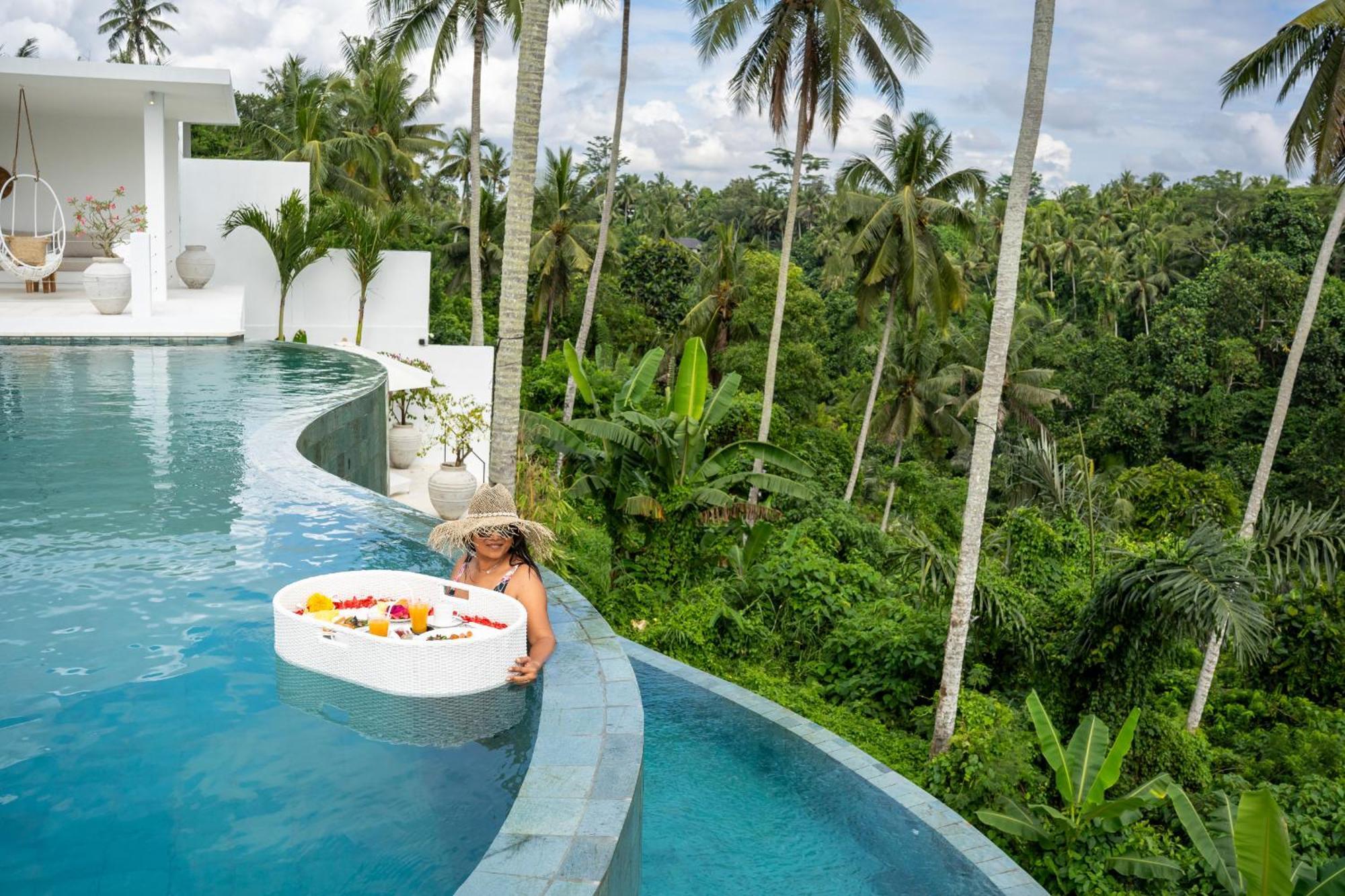 Villa Serenity, *