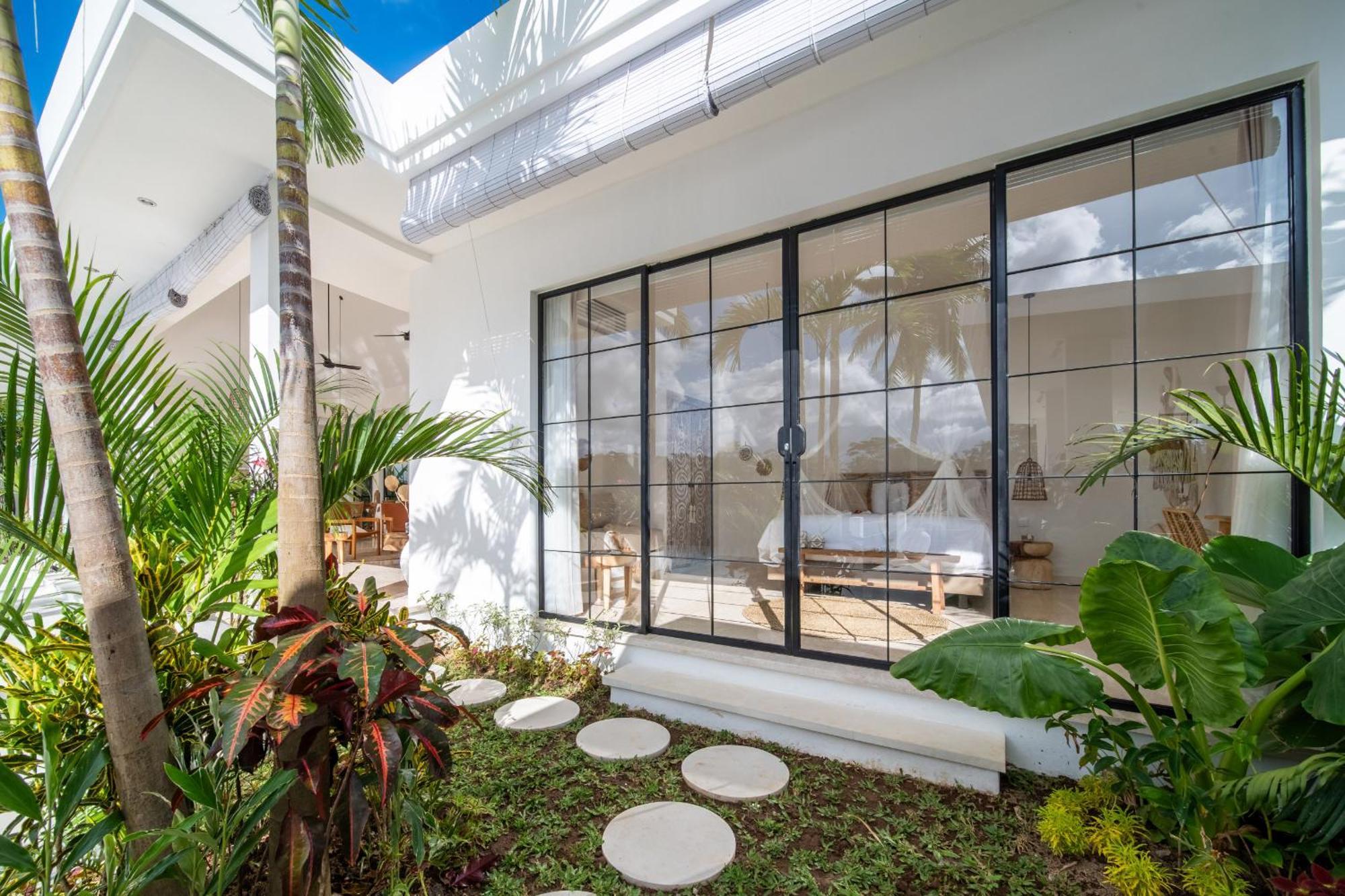 Villa Serenity, *