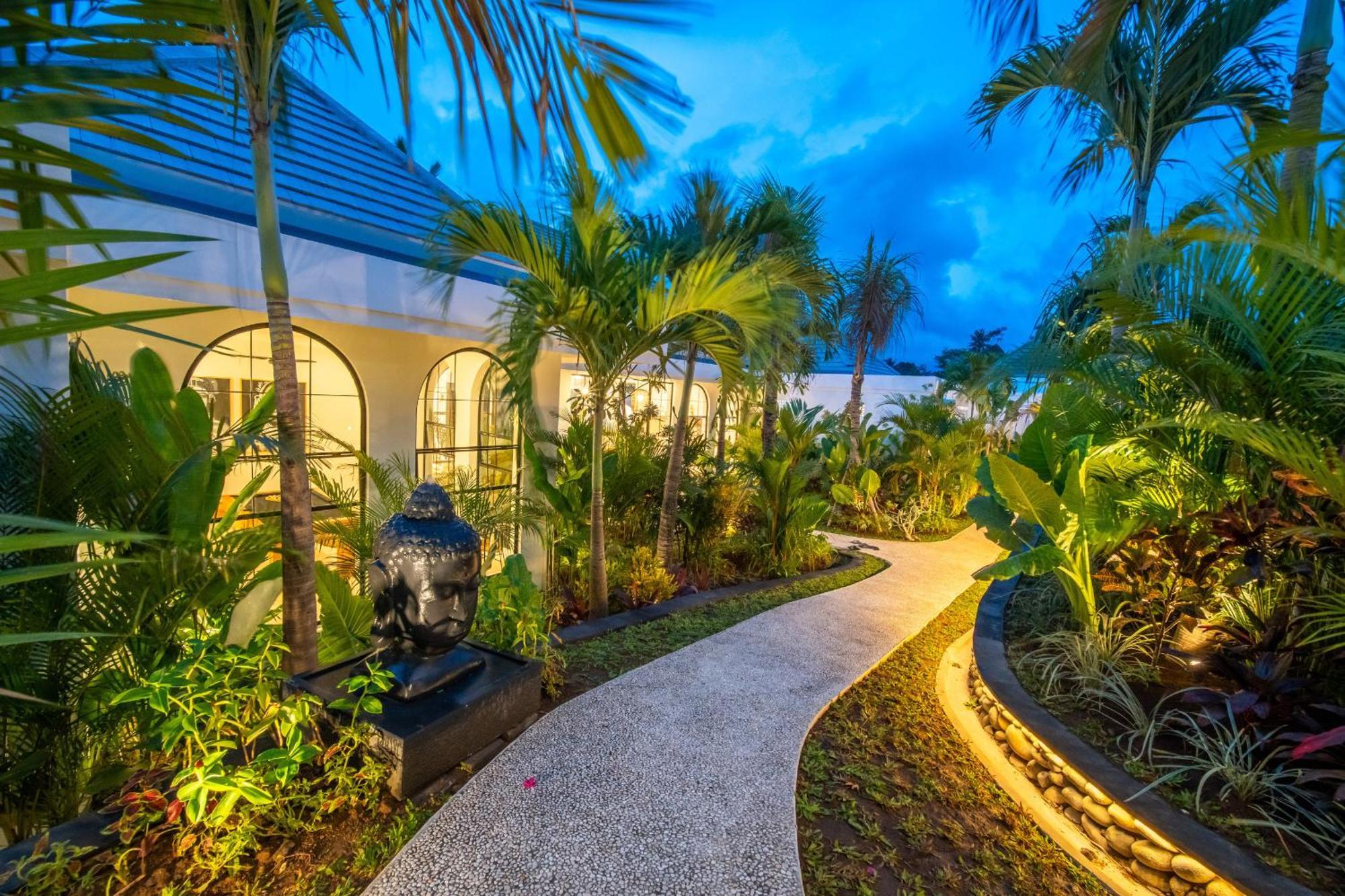 Villa Serenity, *